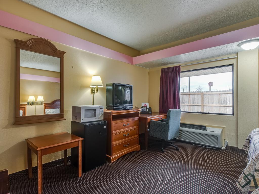 Travelers Inn Midwest City Extérieur photo